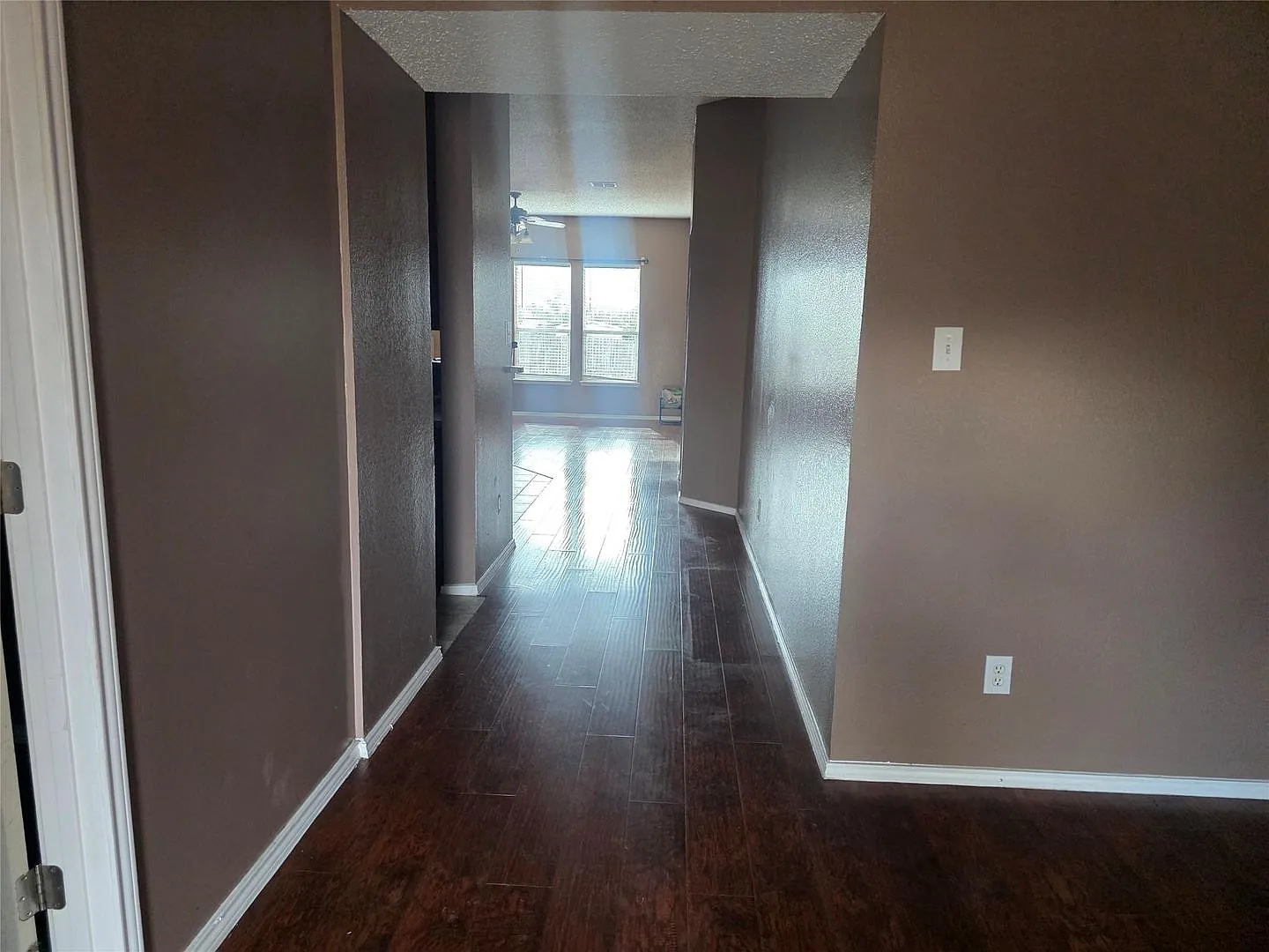 Affordable Lease Spacious One-Story Brick Home with Split Bedroom Floor Plan Well-maintained one-... — Photo 3