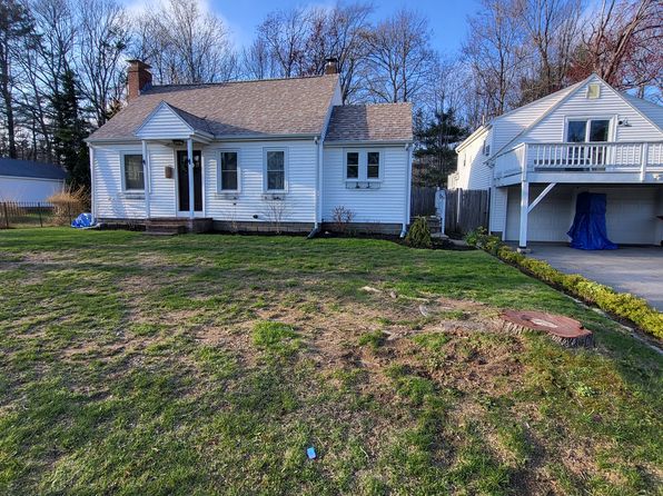 60 Bourne Ave, Wells, ME 04090