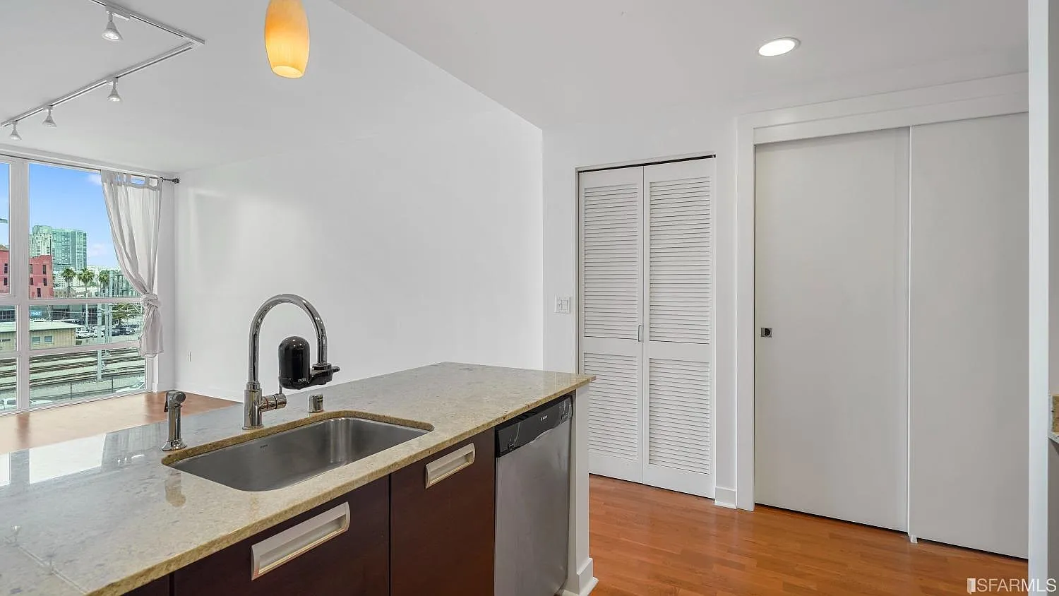 1 bed, 671 sqft, $3,550 — Photo 3