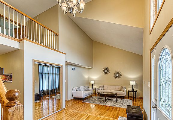 4th image of 21130 Vivienne Dr