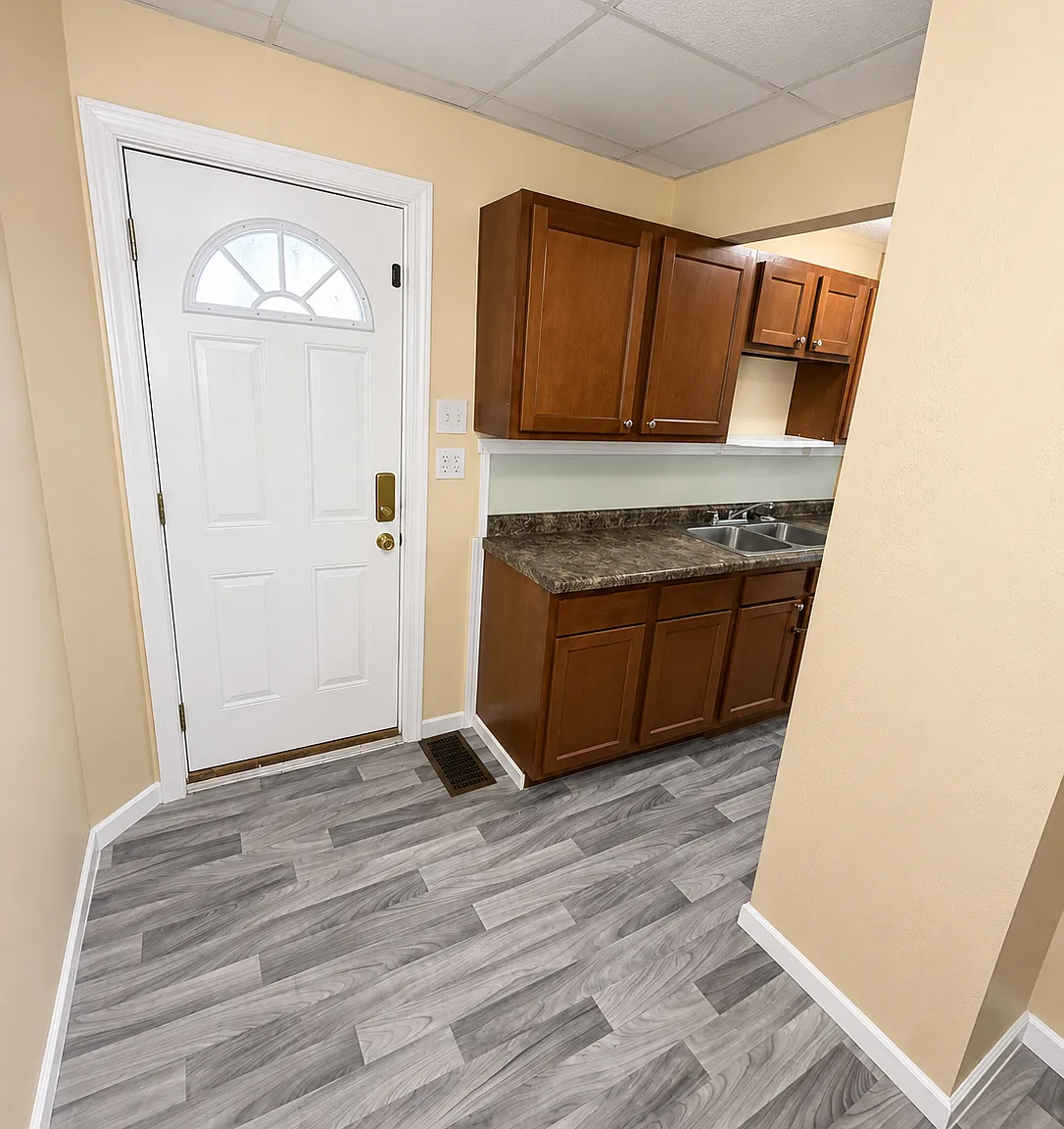 112 30th Ave N - 1 — Photo 1