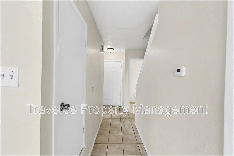 2 bed, 1.5 bath, 1052 sqft, $1,295 — Photo 4
