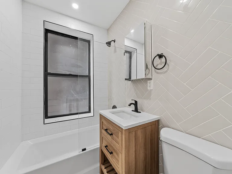 312 Manhattan Ave #2D — Photo 4