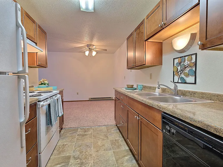 Fargo, ND Village West Apartments | Kitchen