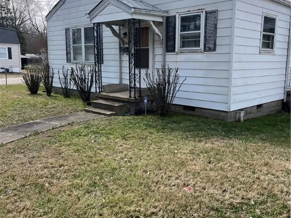 318 Youngs Rd, Petersburg, VA 23803