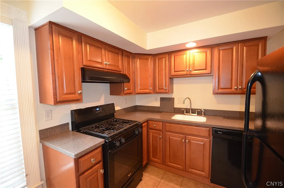2 bed, 1.0 bath, 1742 sqft, $1,750 — Photo 3