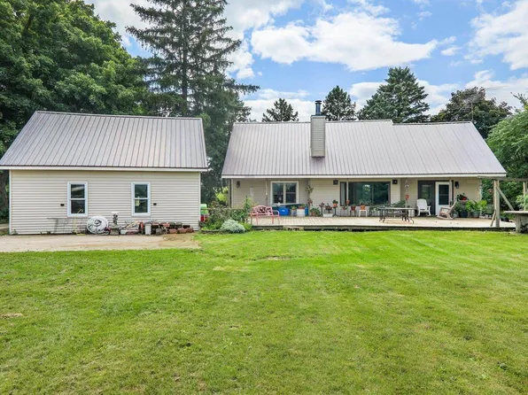 W8396 Perry Road, Fort Atkinson, WI 53538