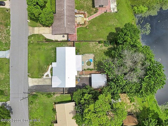 4th image of 2405 Dolphin Rd