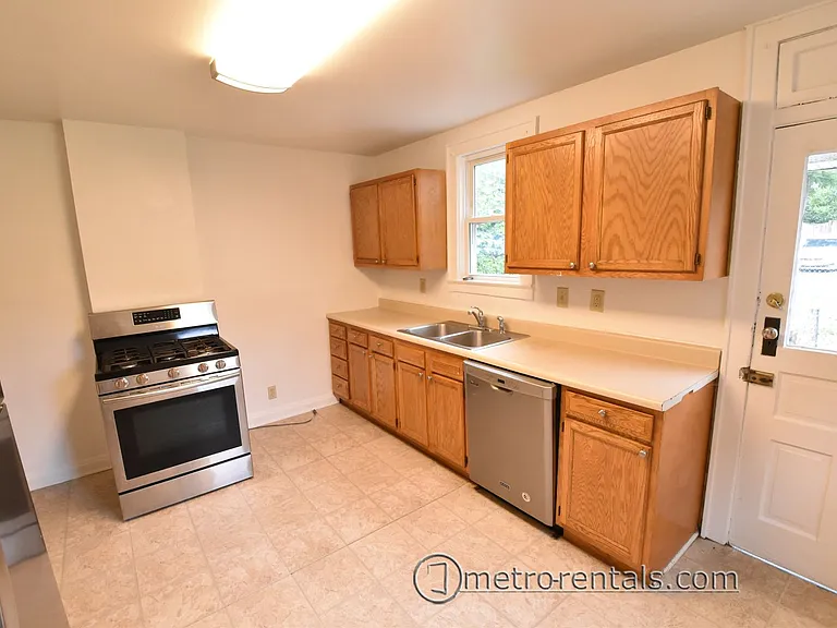 238-240 W Pacemont Rd — Photo 13