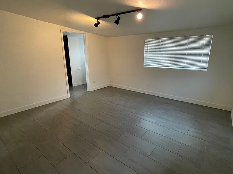 1730 S Parkside Dr — Photo 8