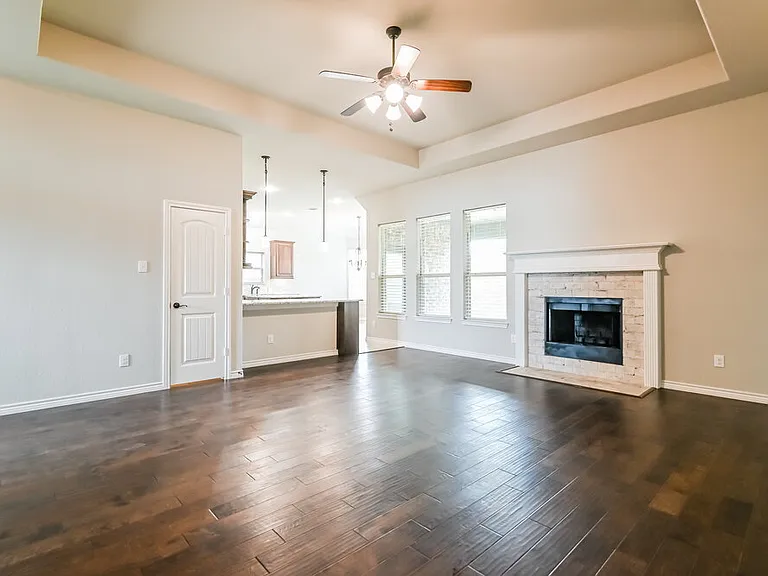 325 Strait Ln — Photo 3