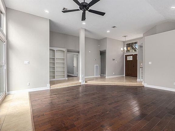 5th image of 15867 Meadow Village Dr