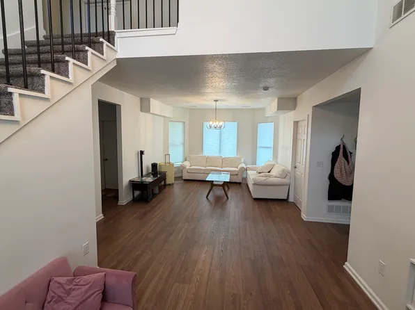 1117 26th St #B, Des Moines, IA 50311