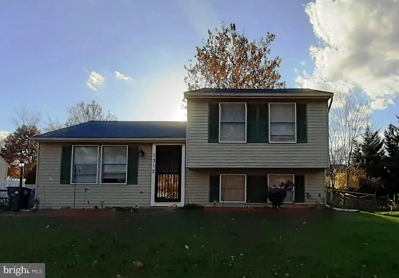 3 bed, 1232 sqft, $2,700 — Photo 1