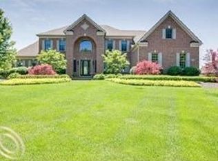 3726 N Shoreline Dr, Milford, MI