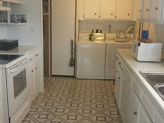 2nd image of 11717 Ne 50th Ave Unit 9