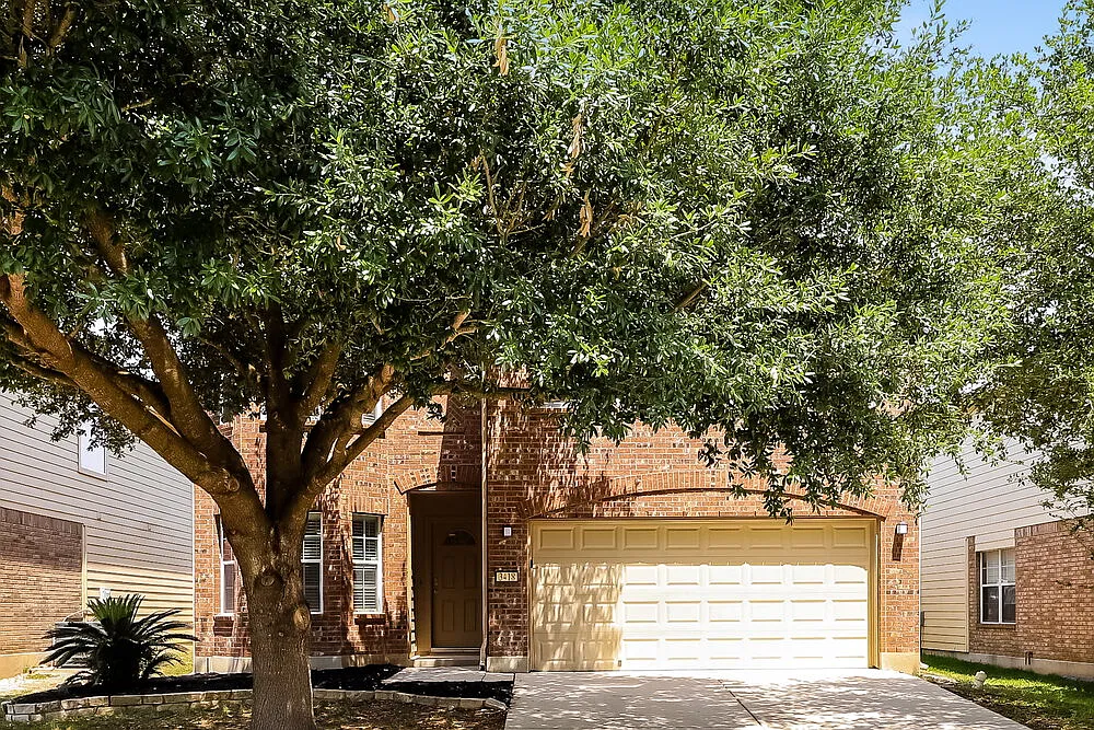 4 bed, 2.5 bath, 2319 sqft, $1,980 — Photo 1