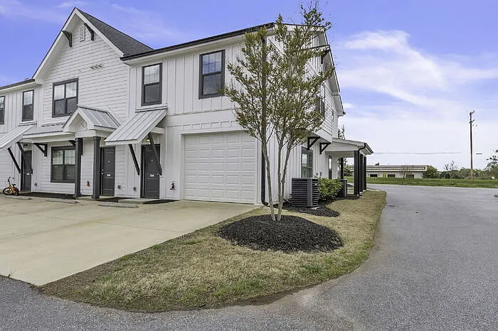 3 bed, 2.5 bath, 1498 sqft, $2,150 — Photo 3
