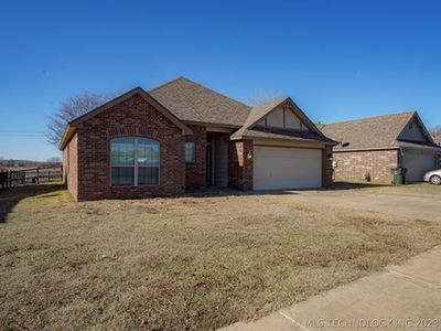 2114 S Russell St, Skiatook, OK, 74070