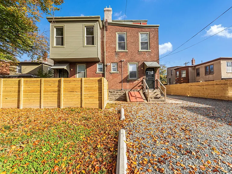Common Yard & Parking