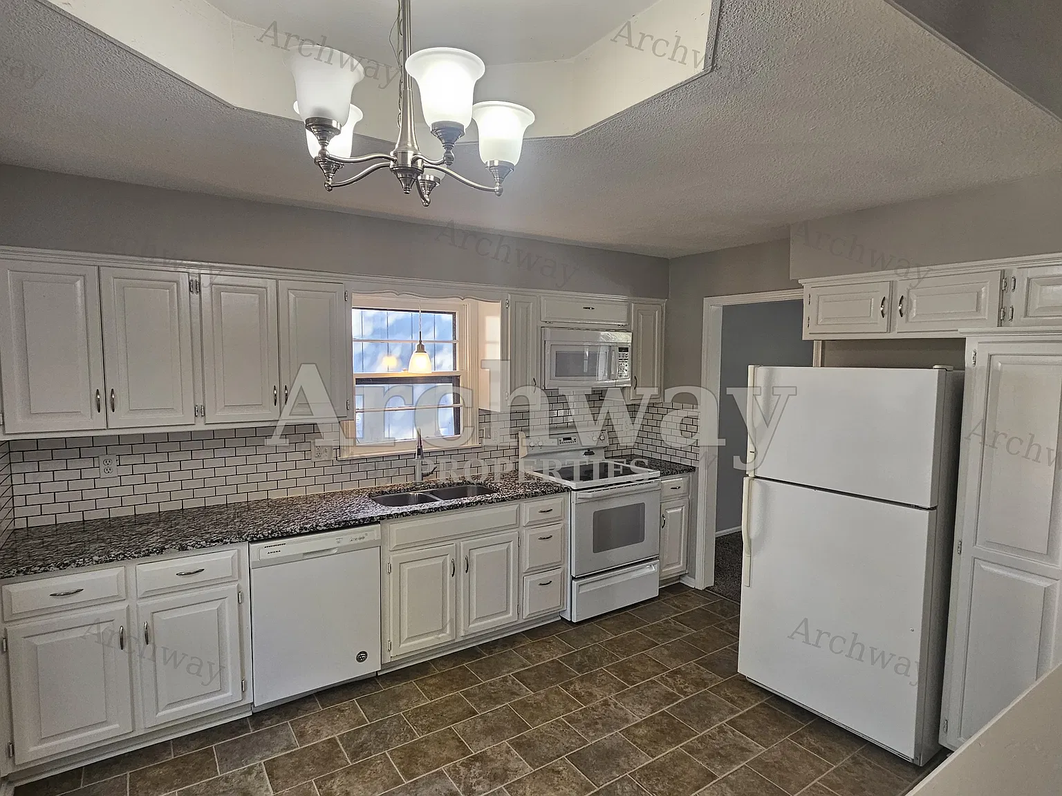 4 bed, 1748 sqft, $2,495 — Photo 2