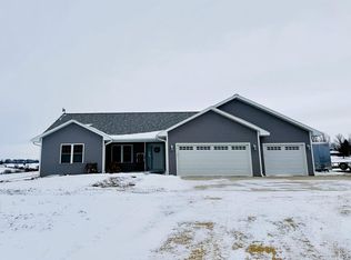 W5589 Sunset Hills Ln, Monroe, WI 53566