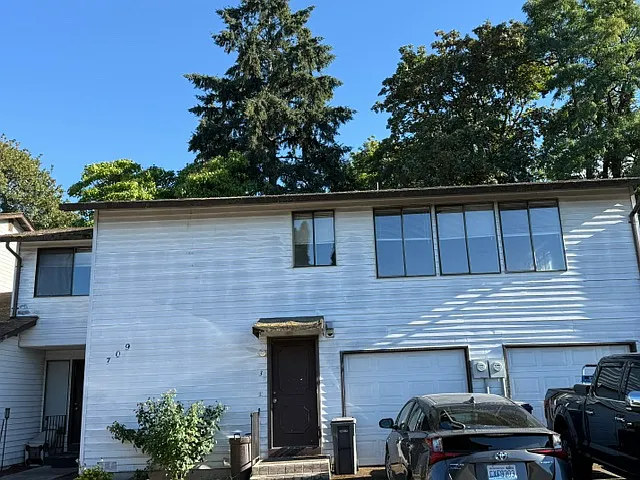 709 F Pl NE #3 — Photo 9