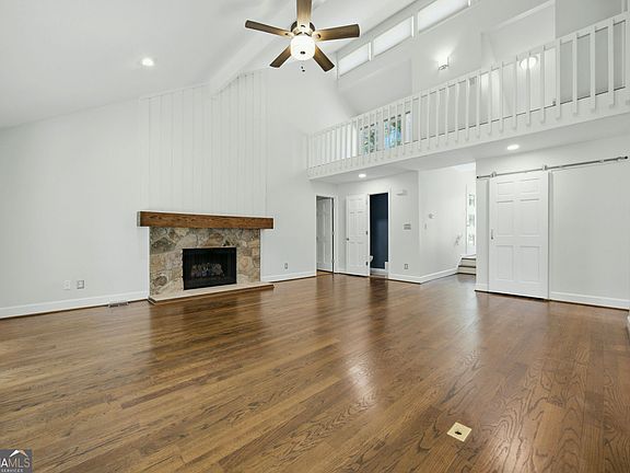 5th image of 2990 Ascot Ln