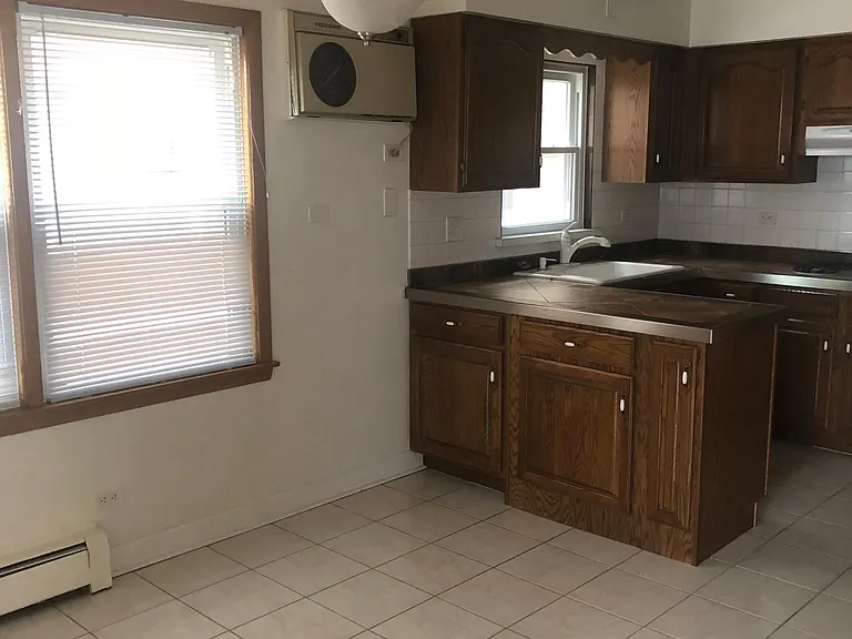 Eat-in kitchen
