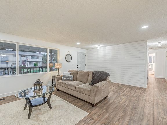 4th image of 8724 45th Dr NE
