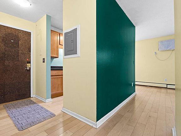 5th image of 520 Ridgewood Ave APT 4