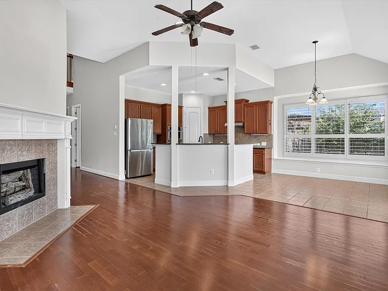 4635 Saginaw Ct — Photo 13
