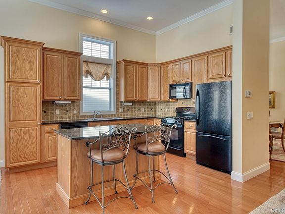 4th image of 236 Encore Boulevard