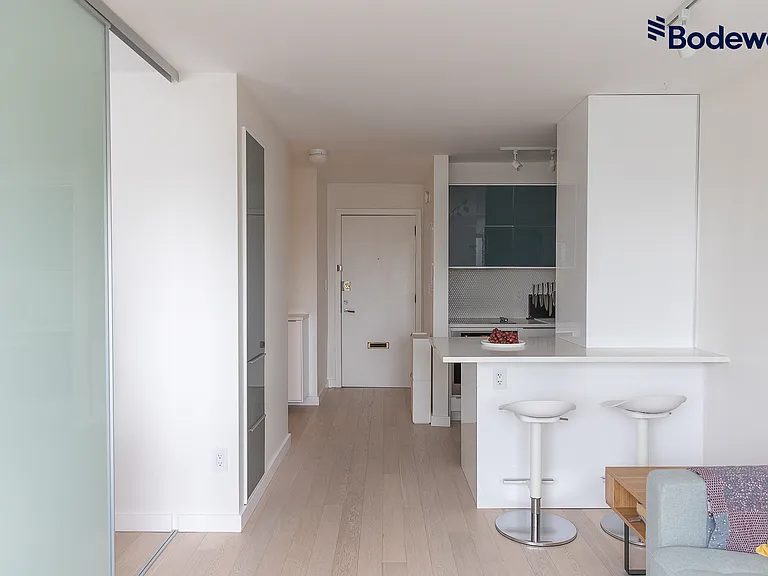 1250 Burnaby St — Photo 6
