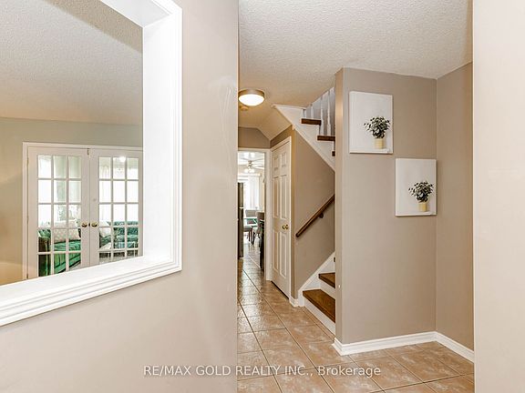4th image of 34 White Tail Cres