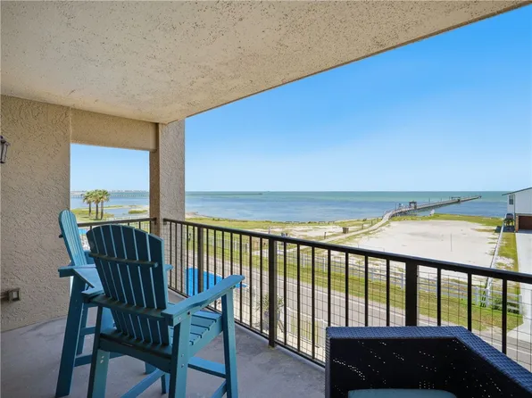 1021 S Water St #313, Rockport, TX 78382