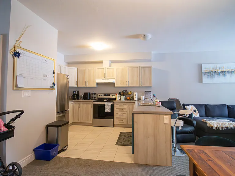 441 Viking St — Photo 2