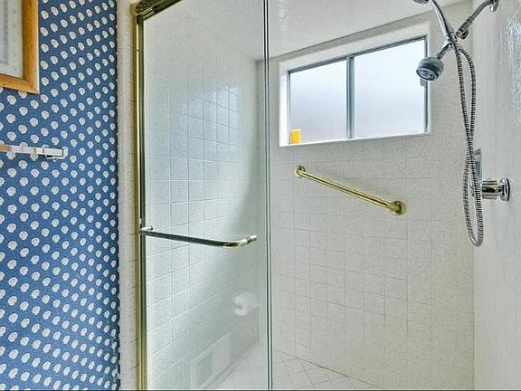 2nd image of 1086 Polk Ave