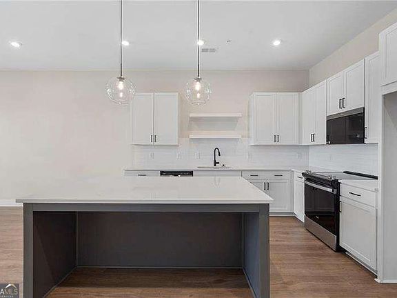 4th image of 990 Bibbs Cir #34