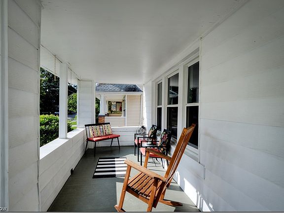 3rd image of 1536 Lauderdale Ave