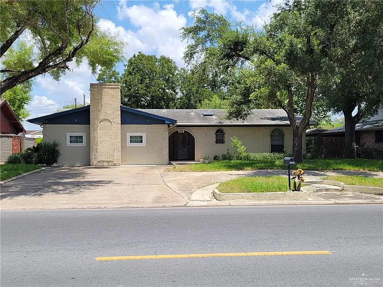 2508 Harvey St — Photo 2