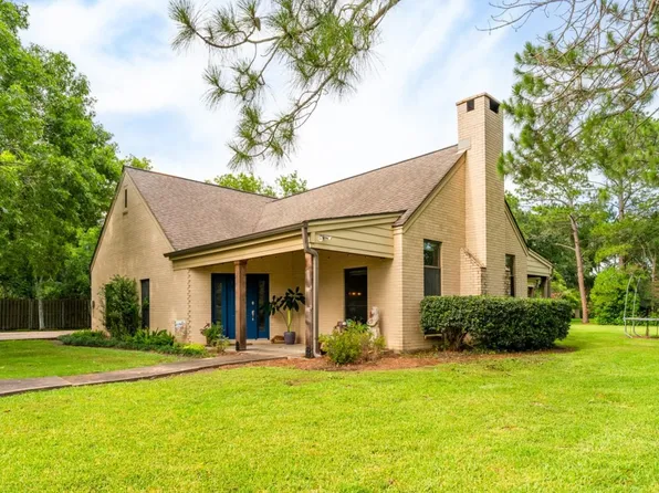 2210 Rita St, El Campo, TX 77437