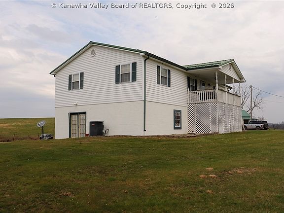 2nd image of 1379 Gwinn Rd