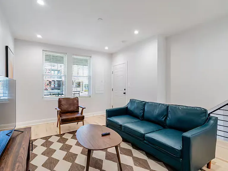 1331 Queen St NE — Photo 2