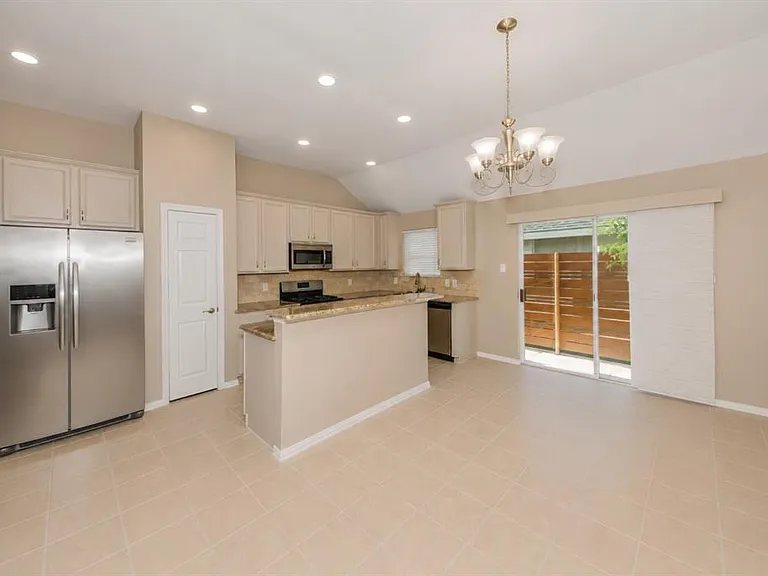 3904 Granby Ln — Photo 6