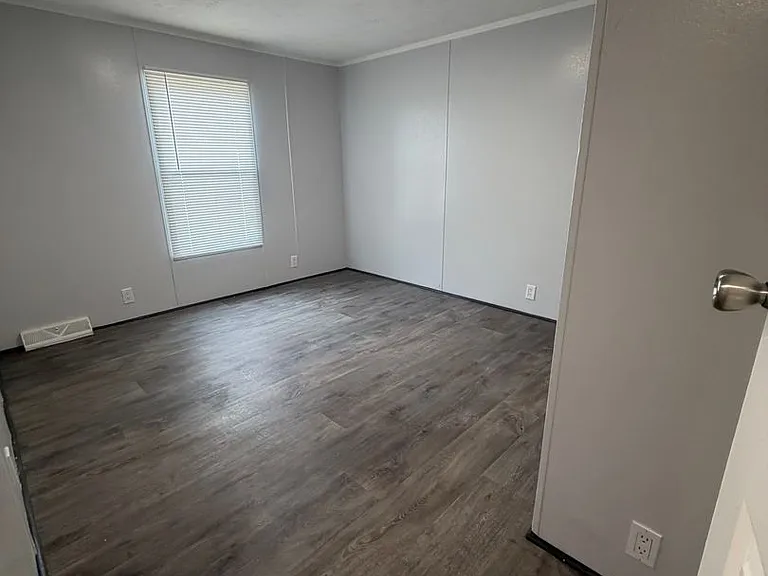 1105 S Rogers St — Photo 45
