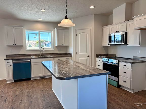 2nd image of 2521 Florence Ln