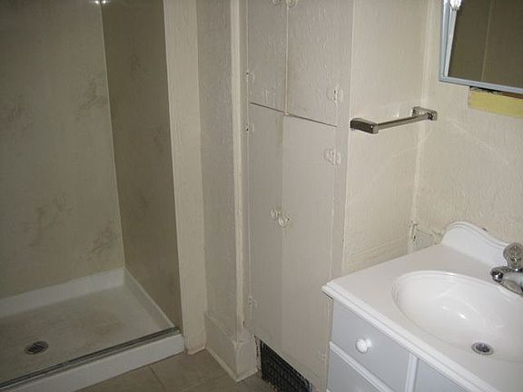 First floor full bath