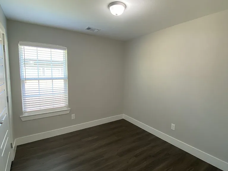 1032 Ray Dr — Photo 11