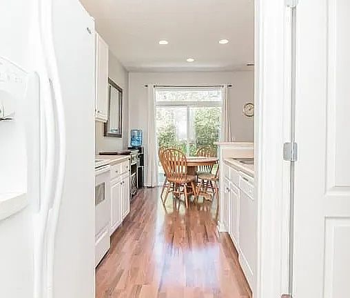 5th image of 9263 Great Lakes Cir
